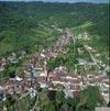 Photos aériennes de Conliège (39570) - Conliège | Jura, Franche-Comté, France - Photo réf. 9906 - Le village pouse le fond de la recule de Revigny avec un Ermitage charmant pour sentinelle.