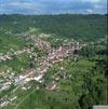 Photos aériennes de Conliège (39570) - Conliège | Jura, Franche-Comté, France - Photo réf. 9907 - Le village pouse le fond de la recule de Revigny avec un Ermitage charmant pour sentinelle.