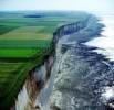 Photos aériennes de "falaise" - Photo réf. 32229 - La falaise, point de rupture entre un paysage de campagne et la mer.