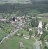 Photos aériennes de "village" - Photo réf. 32458 - Un village lov dans son havre de verdure face  l'abbatiale.