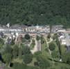 Photos aériennes de "Petite" - Photo réf. 32506 - Au cœur de la vallée luxuriante, la petite cité coule des heures paisibles.