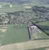Photos aériennes de Offranville (76550) | Seine-Maritime, Haute-Normandie, France - Photo réf. 32540 - Entre un if et quelques roses.