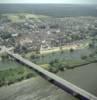 Photos aériennes de "Seine" - Photo réf. 33144 - Le pont qui enjambe la Seine méne à la vieille ville.
