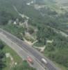 Photos aériennes de Moulineaux (76530) | Seine-Maritime, Haute-Normandie, France - Photo réf. 33218 - Incontournable et fière silhouette du château Robert-le-Diable, aujourd'hui rattrapé par l'autoroute A13.