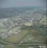 Photos aériennes de "raffinerie" - Photo réf. 33287 - La raffinerie Shell : Une usine esthétique industrielle, qui laisse apparaître des kilomètres de tuyaux, de turbine, de vannes...