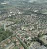 Photos aériennes de "Seine" - Photo réf. 33289 - Des quartiers de petits pavillons, au loin la grande industrie en bord de Seine.