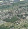 Photos aériennes de "pavillons" - Photo réf. 33290 - Des quartiers de petits pavillons, au loin la grande industrie en bord de Seine.