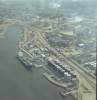 Photos aériennes de "raffinerie" - Photo réf. 33296 - La raffinerie Shell : Une usine esthétique industrielle, qui laisse apparaître des kilomètres de tuyaux, de turbine, de vannes...