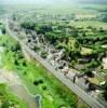 Photos aériennes de Souzay-Champigny (49400) - Autre vue | Maine-et-Loire, Pays de la Loire, France - Photo réf. 34052 - En faade, des habitations classiques qui donnent accs  des habitations troglodytiques.