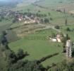 Photos aériennes de "terrains" - Photo réf. 36352 - Tout proche de Vincelles, mais à l'Ouest de la N83 et en bordure de la Saône-et-Loire, Bonnaud se rattache géologiquement à la Bresse. Les terrains sont argileux, les bocage humide, et l'habitat est dispersé.