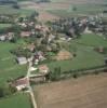 Photos aériennes de "Belle-Île" - Photo réf. 36368 - Sans atout particulier, le village de Santans fait preuve d'une belle vitalit. Dans le Val de l'Amour,  l'ore de la fort de Chaux et sur le penchant d'un rapide coteau, il occupe une position dominante sur un paysage aussi tendu que pittoresque.