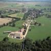 Photos aériennes de "paysage" - Photo réf. 36369 - Sans atout particulier, le village de Santans fait preuve d'une belle vitalit. Dans le Val de l'Amour,  l'ore de la fort de Chaux et sur le penchant d'un rapide coteau, il occupe une position dominante sur un paysage aussi tendu que pittoresque.