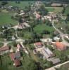 Photos aériennes de "paysage" - Photo réf. 36371 - Sans atout particulier,  part l'glise perche reconstruite en 1694, et inscrite  l'inventaire des monuments historiques ; le village de Santans fait preuve d'une belle vitalit. Dans le Val de l'Amour,  l'ore de la fort de Chaux et sur le penchant d'un rapide coteau, il occupe une position dominante sur un paysage aussi tendu que pittoresque.