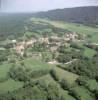 Photos aériennes de Bonnefontaine (39800) - Autre vue | Jura, Franche-Comté, France - Photo réf. 36420 - Vue d'ensemble du village, blotti au pied de la cte de Lheutte.