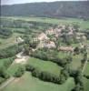 Photos aériennes de "cote" - Photo réf. 36421 - Vue d'ensemble du village, blotti au pied de la cte de Lheutte.