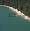 Photos aériennes de "bois" - Photo réf. 36525 - Une plage à l'orée du bois.
