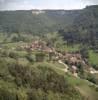 Photos aériennes de "vieux" - Photo réf. 37048 - Le village possde un remarquable patrimoine naturel : au carrefour de deux recules, il grne ses maisons le long de la haute valle de la Seille, qu'elle rythme au passage de trois vieux ponts.