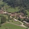  - Photo réf. 37049 - Le village possde un remarquable patrimoine naturel : au carrefour de deux recules, il grne ses maisons le long de la haute valle de la Seille, qu'elle rythme au passage de trois vieux ponts. L'glise date du XVIIe xicle, et a t remanie au XVIIIe sicle.