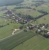 Photos aériennes de "cimetiere" - Photo réf. 37070 - Adossé au bois de Longwy, le village s'ouvre sur la pleine du Doubs et de l'Orain, et est dépourvue d'eglise et de cimetière.