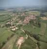 Photos aériennes de "village" - Photo réf. 37364 - Village perch sur une colline allonge parallle au massif de la Serre, au dessus du ruisseau de la Vze, Offlanges connaissait la prosprit due  la prsence de la vigne, en tmoigne encore aujourd'hui les belles maisons typiquement vigneronnes dont les entres de caves donnent sur la rue.