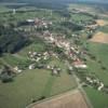 Photos aériennes de "village" - Photo réf. 37389 - Au cur du Val d'Arbois, dans un site agrable, le village cultive la vigne mais aussi une qualit de vie qui associe dynamisme des activits et propension aux loisirs.