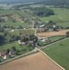 Photos aériennes de "site" - Photo réf. 37393 - Au cœur du Val d'Arbois, dans un site agréable, deux viticulteurs sont installés dans le village, et la surface plantée en vigne augmente chaque année.
