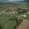 Photos aériennes de "production" - Photo réf. 37400 - C'est un village rurale possdant notamment une dizaine d'hectares de vignes, une exploitation agricole de production laitire, et une exploitation de miel.