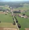 Photos aériennes de "village" - Photo réf. 37431 - Un cadre bucolique prserv, toutes les vieilles maisons sont restaures, c'est dire l'aspect coquet du village. A l'ore du Bois Boucot, sur un versant de coteau, le village possde un charme et un attrait indniables.