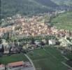 Photos aériennes de "vallée" - Photo réf. 37505 - La ville de Kaysersberg niche dans la valle de la Weiss, cerne par les vignes et la fort.