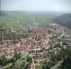 Photos aériennes de "vallée" - Photo réf. 37512 - La ville de Kaysersberg niche dans la valle de la Weiss, cerne par les vignes et la fort.