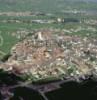 Photos aériennes de Ammerschwihr (68770) - Autre vue | Haut-Rhin, Alsace, France - Photo réf. 37584 - A gauche : la porte haute et les toits rouges du vieux quartier pargn par la guerre.