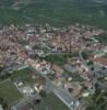 Photos aériennes de Wettolsheim (68920) - Autre vue | Haut-Rhin, Alsace, France - Photo réf. 37678 - Nombreux sont les citadins qui ont succomb aux charmes de cette commune, pour son cadre exceptionnel, au milieu des vignes.