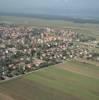 Photos aériennes de "terre" - Photo réf. 37736 - Au nord-est de la commune, quelque 110 maisons sont sorties de terre entre 1955 et 1980.
