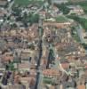 Photos aériennes de Bergheim (68750) | Haut-Rhin, Grand Est, France - Photo réf. 37790 - Au bout de la rue principale, on aperoit la porte Haute qui est une ancienne entre de l'enceinte mdivale, datant du XIVe sicle.