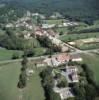 Photos aériennes de "eglise" - Photo réf. 37956 - Le village possde une glise rcente, qui voque la paroisse de Szria, et les carrires de craie et de pierre aujourd'hui disparues.