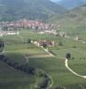 Photos aériennes de "Petite" - Photo réf. 38097 - Tout dans la petite ville respire l'histoire et la viticulture. Son mur d'enceinte, ses chteaux et ses btiments historiques rapellent un pass riche et mouvement.