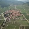Photos aériennes de "vignes" - Photo réf. 38102 - Cité au passé prestigieux et entourée de vignes.