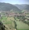 Photos aériennes de "vallée" - Photo réf. 38128 - Metzeral, au pied des sommets et au dbouch de la valle de la Wormsa, est classe parmi les plus beaux sites de france.