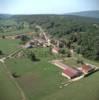 Photos aériennes de Villeneuve-lès-Charnod (39240) | Jura, Franche-Comté, France - Photo réf. 38242 - Bti sur un cteau de la Petite Montagne, le village attire les rsidences secondaires, grce  sa position mridionale.