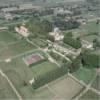 Photos aériennes de "vignoble" - Photo réf. 39909 - Le château au coeur du vignoble qui produit du pouilly-fuissé.