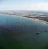 Photos aériennes de "manche" - Photo réf. 41364 - Sur le littoral d'Arromanches-les-Bains ces caissons Phoenix, au nombre de 146, taient destins  la formation des jetes-abris devant les ports Mulberries A et B.