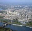 Photos aériennes de "avec" - Photo réf. 42192 - Le Centre Historique d'Avignon, avec le Palais des papes et le Pont d'Avignon, est class au Patrimoine Mondial de l'UNESCO.