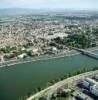 Photos aériennes de "rhone" - Photo réf. 42411 - Vue vers le sud-est avec le Rhône au premier plan.