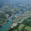 Photos aériennes de "Rhône" - Photo réf. 42527 - La commune est traversée par le Rhône.