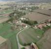 Photos aériennes de "zones" - Photo réf. 43900 - Les zones d'habitations sont regroupes en couronne autour du bourg, entre les espaces naturels agricoles.