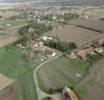  - Photo réf. 43900 - Les zones d'habitations sont regroupes en couronne autour du bourg, entre les espaces naturels agricoles.