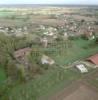  - Photo réf. 43901 - Les zones d'habitations sont regroupes en couronne autour du bourg, entre les espaces naturels agricoles.