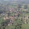 Photos aériennes de "viticulture" - Photo réf. 44239 - C'est un bourg homogène lové dans une cuvette où coule la Petite Vielle, et où un château fait honneur à la viticulture.