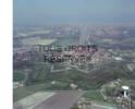Photos aériennes de "(nord)" - Photo réf. 47645 - La ville fortifiée par Vauban et, au loin, la mer du Nord où l'Aa va se jeter.