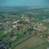 Photos aériennes de "peut" - Photo réf. 48297 - La commune a t construite sur d'ancien marais asschs. Au fond, on peut voir quelques mares.